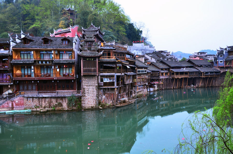  張家界國家森林公園、黃龍洞、鳳凰古城九景三晚四日游